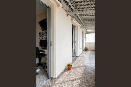 Apartamento à venda com 107m², 3 quartos e 1 vaga Apartamento à venda com 107m², 3 quartos e 1 vagaVaranda