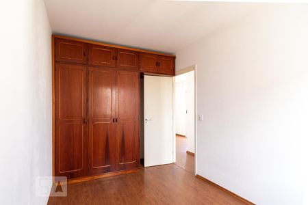Quarto 1 de apartamento para alugar com 2 quartos, 52m² em Pirajussara, São Paulo
