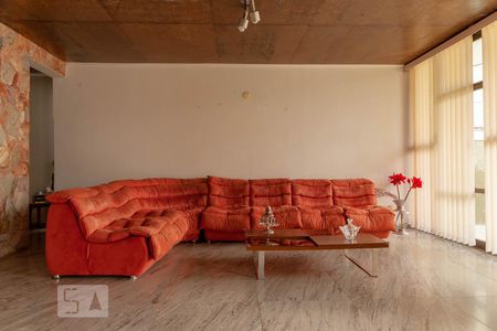 Sala de estar de casa para alugar com 5 quartos, 460m² em Vigilato Pereira, Uberlândia