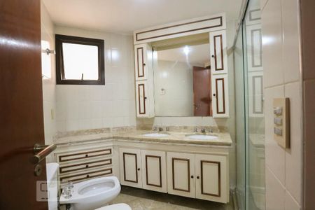 Apartamento à venda com 122m², 4 quartos e 2 vagasBanheiro da Suíte