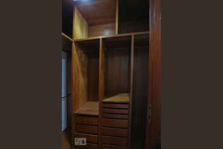 Apartamento à venda com 122m², 4 quartos e 2 vagasCloset