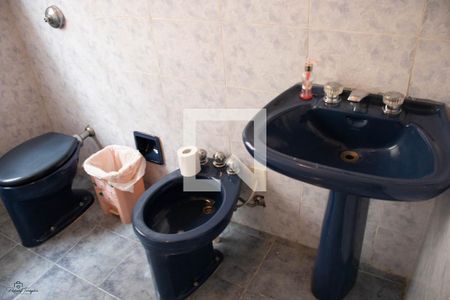 Casa à venda com 520m², 3 quartos e 5 vagas Casa à venda com 520m², 3 quartos e 5 vagasBanheiro 1