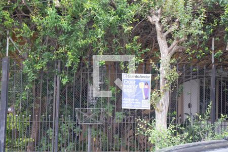 Casa à venda com 520m², 3 quartos e 5 vagas Casa à venda com 520m², 3 quartos e 5 vagasPlaca