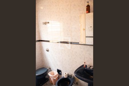 Casa à venda com 520m², 3 quartos e 5 vagas Casa à venda com 520m², 3 quartos e 5 vagasBanheiro 1