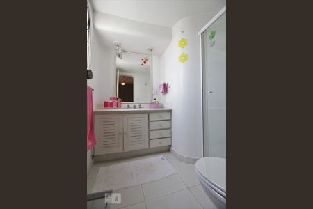 Apartamento à venda com 180m², 3 quartos e 3 vagasBanheiro da suíte 2