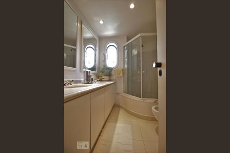 Apartamento à venda com 180m², 3 quartos e 3 vagasBanheiro da suíte 3