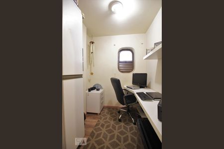 Apartamento à venda com 180m², 3 quartos e 3 vagasEscritório