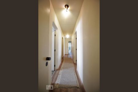 Corredor de apartamento à venda com 3 quartos, 180m² em Vila Suzana, São Paulo