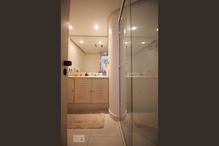 Apartamento à venda com 180m², 3 quartos e 3 vagasBanheiro da suíte 1