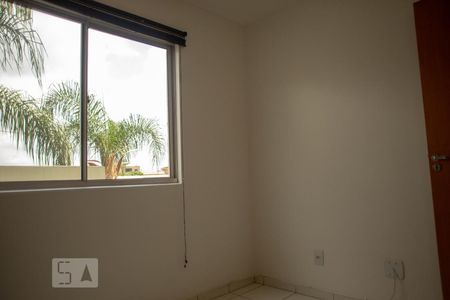 Quarto 2 de apartamento para alugar com 2 quartos, 49m² em Samambaia Sul (samambaia), Brasília