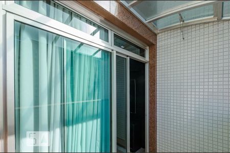 Apartamento à venda com 80m², 2 quartos e 2 vagasVaranda