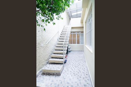 Casa à venda com 130m², 4 quartos e 1 vagaCorredor Lateral