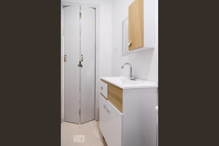 Casa à venda com 130m², 4 quartos e 1 vagaBanheiro Quarto 2 - Suíte