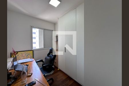 Apartamento à venda com 96m², 2 quartos e 2 vagasQuarto 2