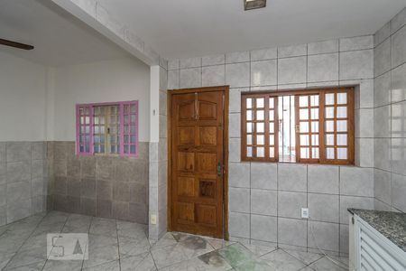 Casa à venda com 240m², 3 quartos e 3 vagas Casa à venda com 240m², 3 quartos e 3 vagasCozinha - Acesso ao quintal