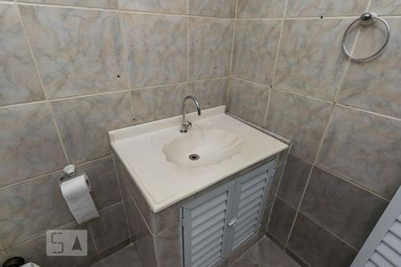 Casa à venda com 240m², 3 quartos e 3 vagas Casa à venda com 240m², 3 quartos e 3 vagasBanheiro Social (1º andar)