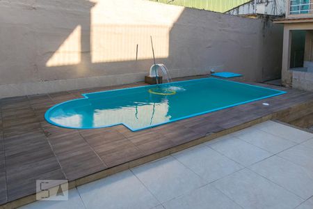 Casa à venda com 240m², 3 quartos e 3 vagas Casa à venda com 240m², 3 quartos e 3 vagasPiscina