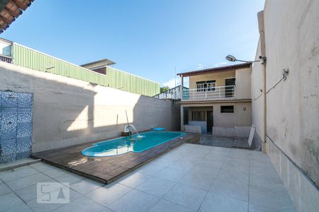 Casa à venda com 240m², 3 quartos e 3 vagas Casa à venda com 240m², 3 quartos e 3 vagasQuintal dos fundos