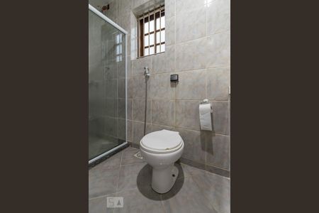 Casa à venda com 240m², 3 quartos e 3 vagas Casa à venda com 240m², 3 quartos e 3 vagasBanheiro Social (1º andar)