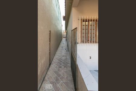 Casa à venda com 240m², 3 quartos e 3 vagas Casa à venda com 240m², 3 quartos e 3 vagasQuintal dos fundos - Corredor lateral