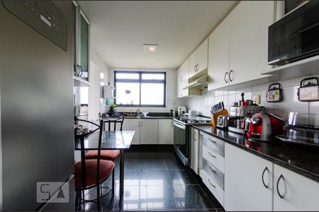 Apartamento à venda com 176m², 4 quartos e 3 vagasCozinha