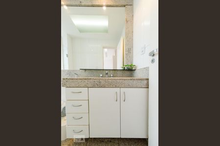 Apartamento à venda com 176m², 4 quartos e 3 vagasBanheiro da suíte 1