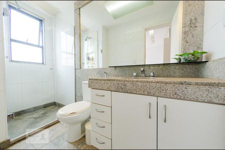 Apartamento à venda com 176m², 4 quartos e 3 vagasBanheiro da suíte 1