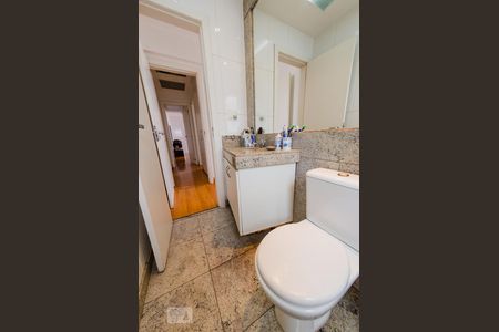 Apartamento à venda com 176m², 4 quartos e 3 vagasBanheiro da suíte 2