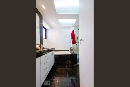 Apartamento à venda com 176m², 4 quartos e 3 vagasBanheiro da suíte 3