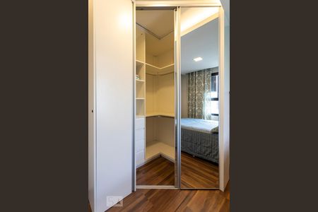 Apartamento para alugar com 50m², 2 quartos e 1 vaga Apartamento para alugar com 50m², 2 quartos e 1 vagaCloset do quarto