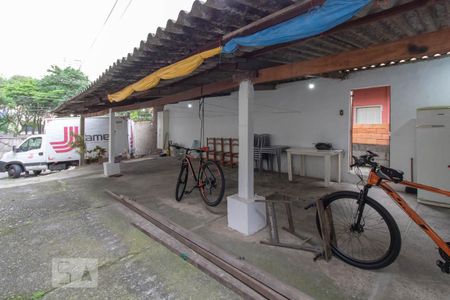 Casa à venda com 188m², 3 quartos e 2 vagasGalpão