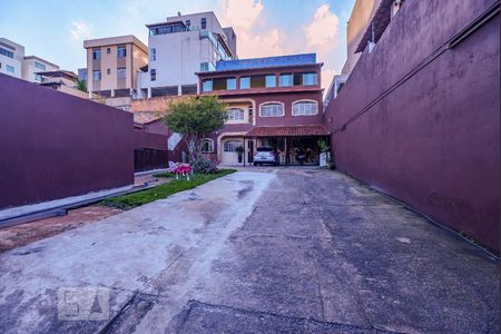 Casa à venda com 124m², 2 quartos e 3 vagas Casa à venda com 124m², 2 quartos e 3 vagasQuintal