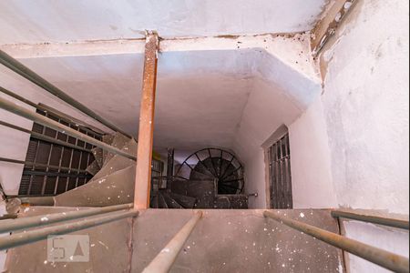 Casa à venda com 124m², 2 quartos e 3 vagas Casa à venda com 124m², 2 quartos e 3 vagasEscada