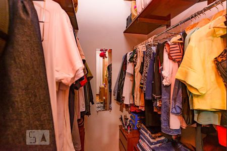 Casa à venda com 124m², 2 quartos e 3 vagas Casa à venda com 124m², 2 quartos e 3 vagasCloset