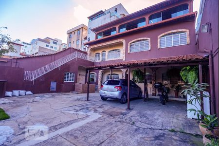 Casa à venda com 124m², 2 quartos e 3 vagas Casa à venda com 124m², 2 quartos e 3 vagasQuintal