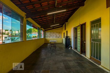 Varanda de casa à venda com 2 quartos, 270m² em Heliópolis, Belo Horizonte