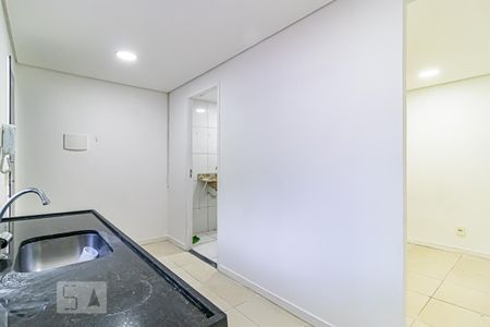 Sala/Cozinha de kitnet/studio para alugar com 1 quarto, 25m² em Jacarepaguá, Rio de Janeiro