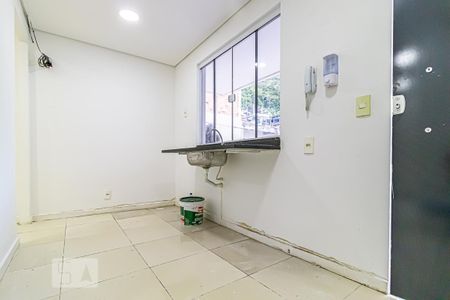 Sala/Cozinha de kitnet/studio para alugar com 1 quarto, 25m² em Jacarepaguá, Rio de Janeiro