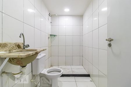Banheiro de kitnet/studio para alugar com 1 quarto, 25m² em Jacarepaguá, Rio de Janeiro