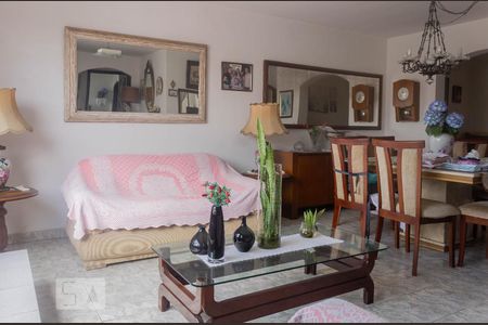 Casa à venda com 250m², 4 quartos e 3 vagasSala