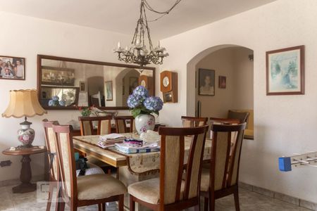 Casa à venda com 250m², 4 quartos e 3 vagasSala