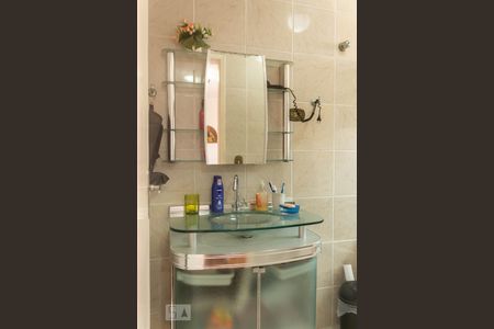 Casa à venda com 250m², 4 quartos e 3 vagasBanheiro Suíte 