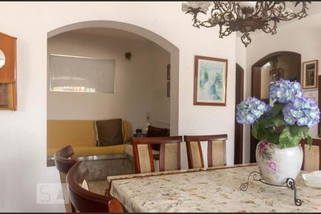 Casa à venda com 250m², 4 quartos e 3 vagasSala