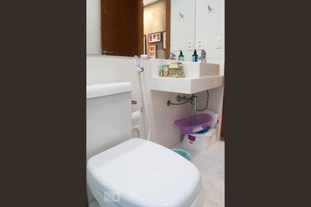 Casa de condomínio à venda com 400m², 4 quartos e 2 vagas Casa de condomínio à venda com 400m², 4 quartos e 2 vagasBanheiro social 2