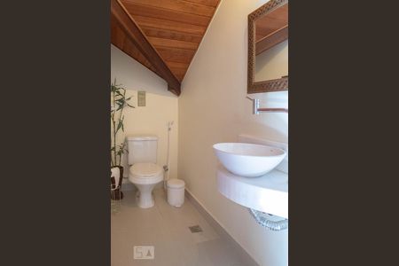 Casa de condomínio à venda com 400m², 4 quartos e 2 vagas Casa de condomínio à venda com 400m², 4 quartos e 2 vagasBanheiro