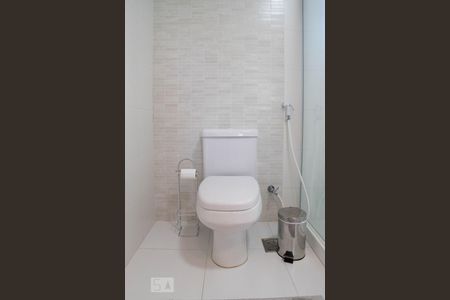 Casa de condomínio à venda com 400m², 4 quartos e 2 vagas Casa de condomínio à venda com 400m², 4 quartos e 2 vagasBanheiro da suíte 2