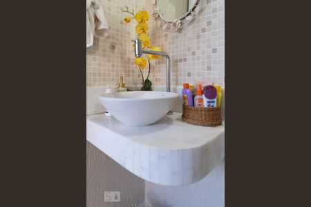 Casa de condomínio à venda com 400m², 4 quartos e 2 vagas Casa de condomínio à venda com 400m², 4 quartos e 2 vagasBanheiro