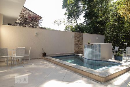 Casa de condomínio à venda com 400m², 4 quartos e 2 vagas Casa de condomínio à venda com 400m², 4 quartos e 2 vagasÁrea gourmet - Piscina