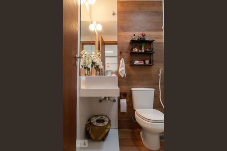 Casa de condomínio à venda com 400m², 4 quartos e 2 vagas Casa de condomínio à venda com 400m², 4 quartos e 2 vagasBanheiro social 1