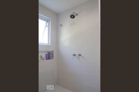 Casa de condomínio à venda com 400m², 4 quartos e 2 vagas Casa de condomínio à venda com 400m², 4 quartos e 2 vagasBanheiro da suíte 2